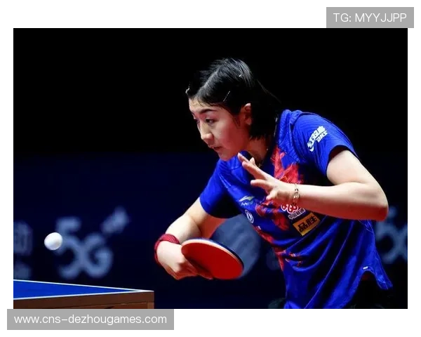 张军教练观战女双决赛滑下座椅 关键分紧张刺激 张军教练观战女双决赛滑下座椅 关键分紧张刺激